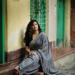 White hibiscus saree