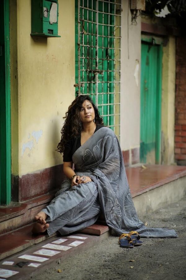 White hibiscus saree
