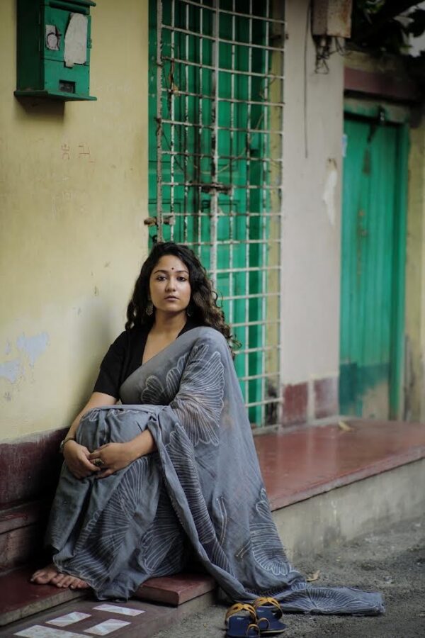 White hibiscus saree - Image 3